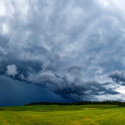 Calorão, chuva e temporais neste fim de semana