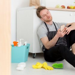 Homens têm déficit de percepção sobre tarefas domésticas, aponta estudo