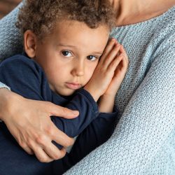 O que uma criança precisa ouvir quando está triste, ansiosa, decepcionada ou com raiva