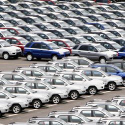 Para sobreviver, fabricantes de automóveis começam a baixar preços na China