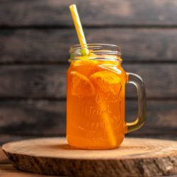 Por que devemos evitar de tomar suco de laranja todos os dias?