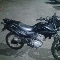 BM prende suspeios de roubos com  motocicleta furtada