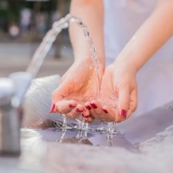 Presença de lítio em água de torneira pode aumentar em até 50% o risco de desenvolver autismo