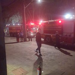 Incêndio criminoso em loja térrea de prédio na praça Vico evacua moradores