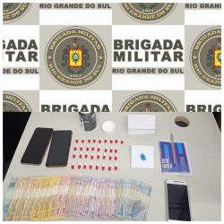 Homem é preso e menor apreendida por tráfico de drogas em Bento Gonçalves
