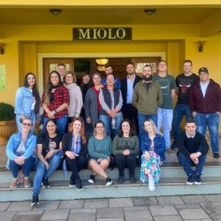 O  alunos do curso de garçom PSG realizou a visita técnica na Vinícola Miolo.