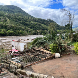 40 casas foram levadas pela enchente do Rio das Antas na Linha Alcântara , no distrito de Faria lemos