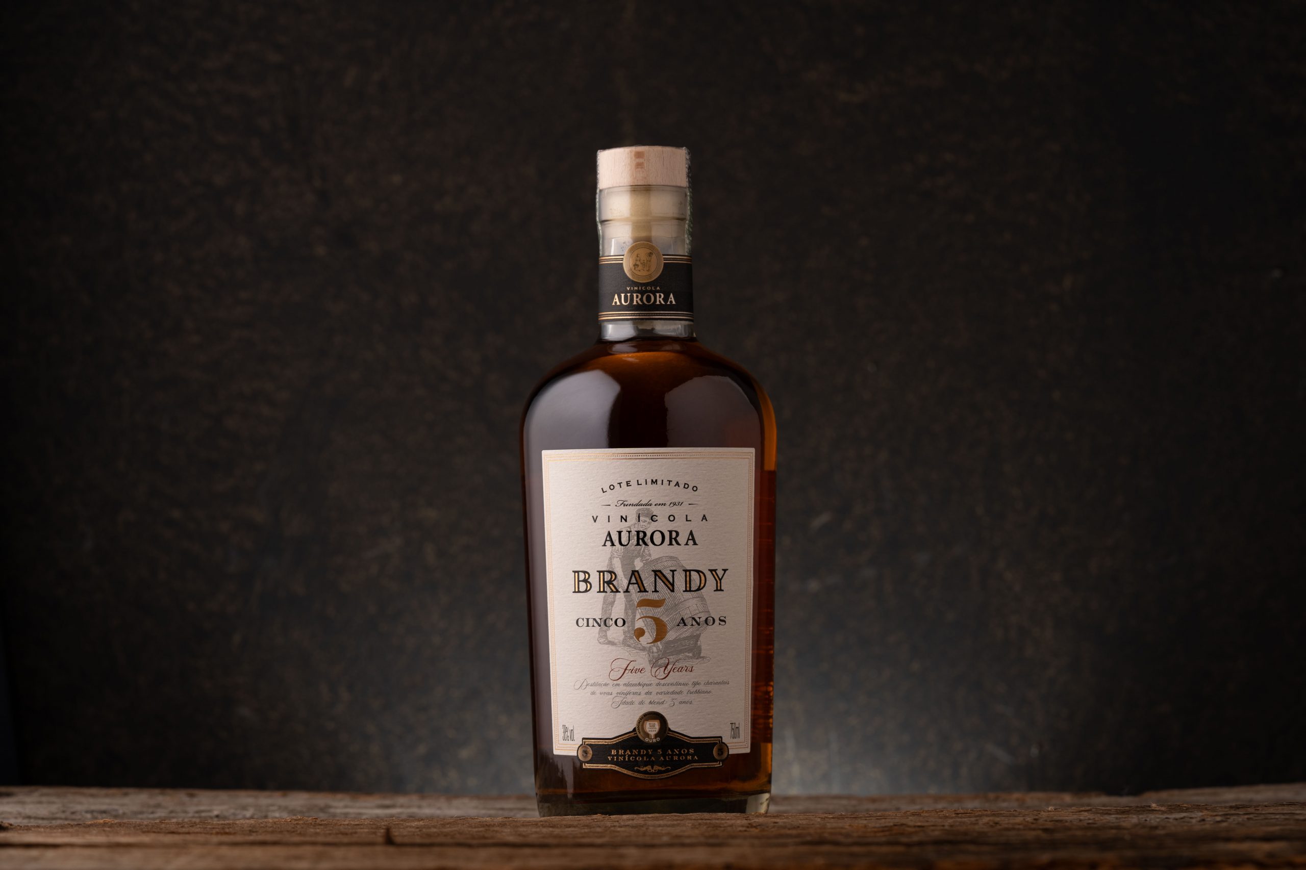Aurora Brandy 5 anos tem edição limitada de apenas 3 mil garrafas, à venda em lojas especializadas .  Crédito Anderson Pagani