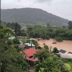 Quase 30 mil  gaúchos estão desalojados por causa da chuva e enchentes
