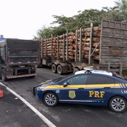 PRF flagra dois caminhões  com excesso de 42,5 toneladas de peso