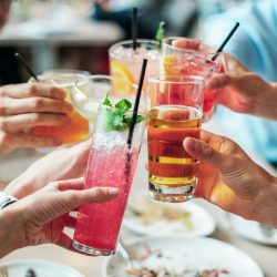 Bebida alcoólica: a verdadeira vilã das festas de fim de ano na dieta