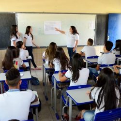 Novo ensino médio cortará 2 meses de aulas de português e matemática