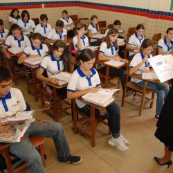Analfabetismo diminui para 5,6%  no país e 53% completa educação básica