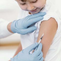 Vacina contra covid-19 já é obrigatória para crianças entre 6 meses e 5 anos