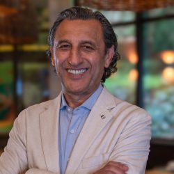 Di Paolo lança livro sobre 30 anos da rede de restaurantes