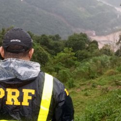 PRF e Corpo de Bombeiros resgatam, com apoio de populares, 150 vítimas dos deslizamentos na Serra das Antas