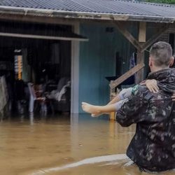 Pix do RS destina R$ 2 mil por família em áreas atingidas por enchentes