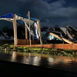 Tempestade severa avança pelo oeste do RS:  veja imagens das destruições