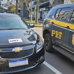PRF prende motorista que tentou  furar bloqueio  com adesivo do DNIT