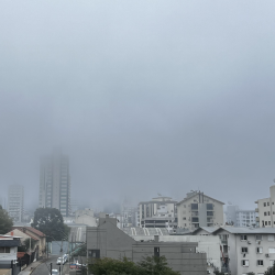Nevoeiro persiste até meio-dia, segundo site de meteorologia