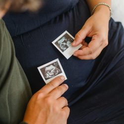 Medicamento pode prolongar fertilidade feminina por 5 anos, aponta estudo