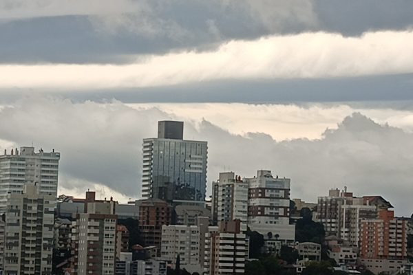 Não está descarta chuva fraca e isolada para a metade norte do estado, segundo Metsul