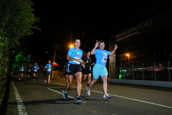 Sparkling Night Run comemora décima edição com mais de mil atletas pelas ruas de Bento Gonçalves