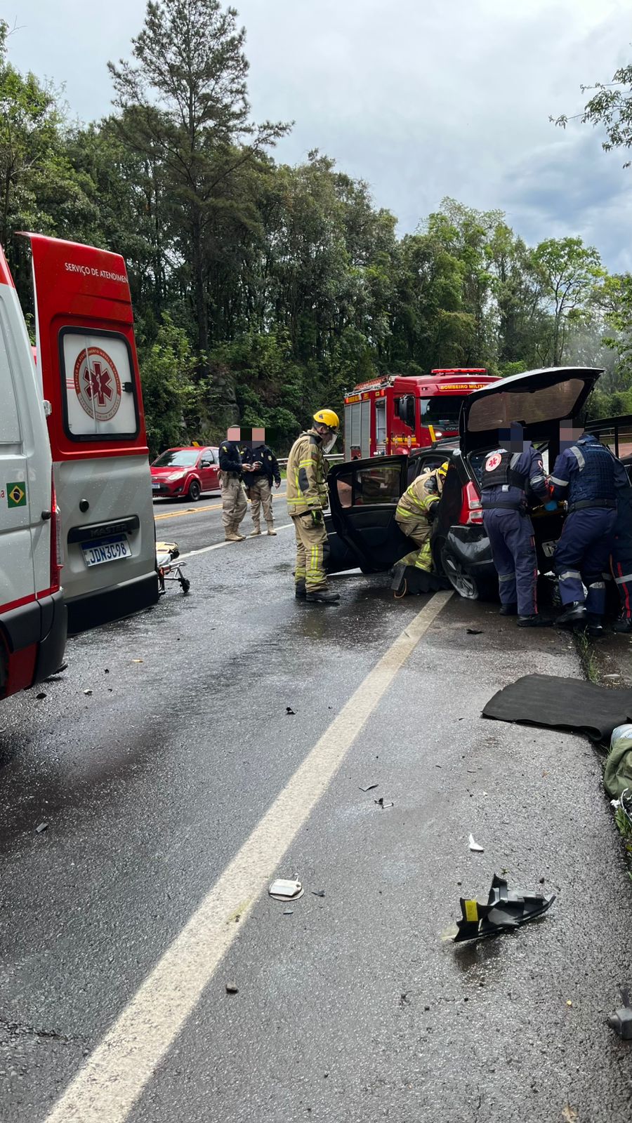 Acidente com Sandero no trevo do Santa Rita deixa motorista consciente e sem ferimentos graves em Bento Gonçalves.
