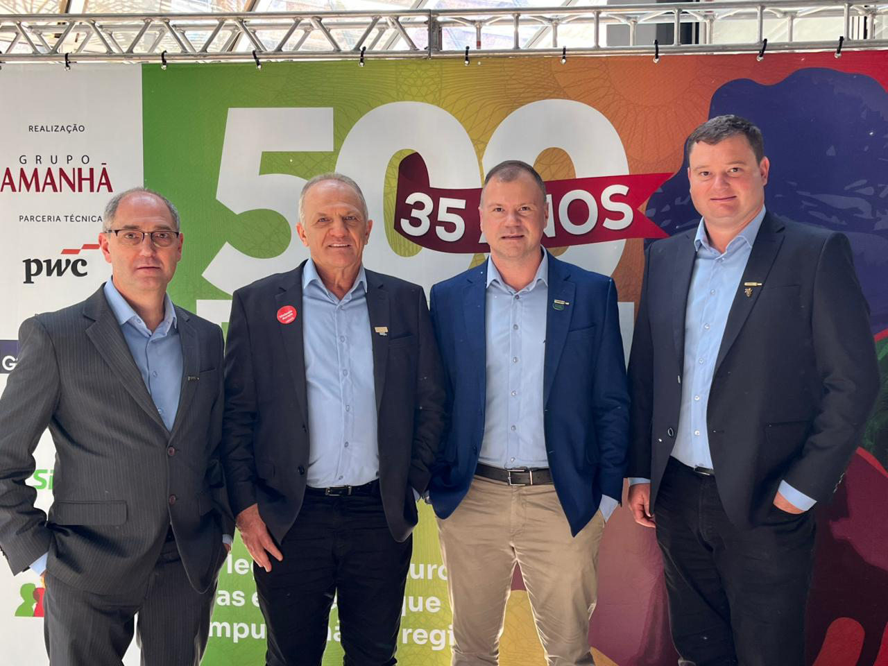 Diretor Industrial, Roberto Lazzarini, presidente Renê Tonello, diretor de Marketing e Vendas, Rodrigo Valerio, e secretário Tiago Frare participaram do evento promovido pelo Grupo Amanhã