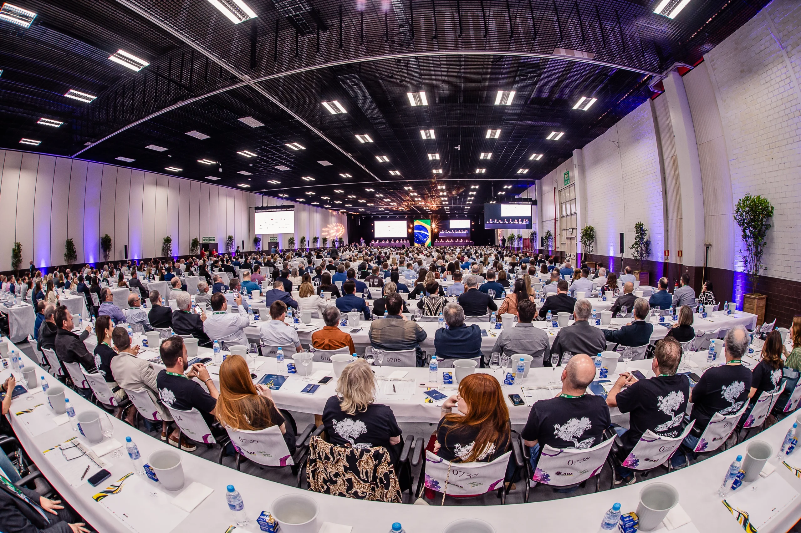 Representantes da Vinícola Garibaldi celebram destaque na Avaliação Nacional de Vinhos 2025 em Bento Gonçalves.