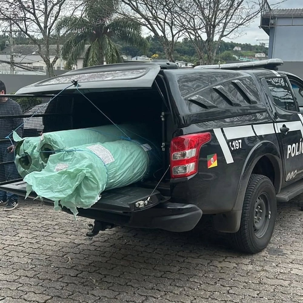 Mercadorias apreendidas em operação policial contra golpe aplicado por namoradas de presidiários