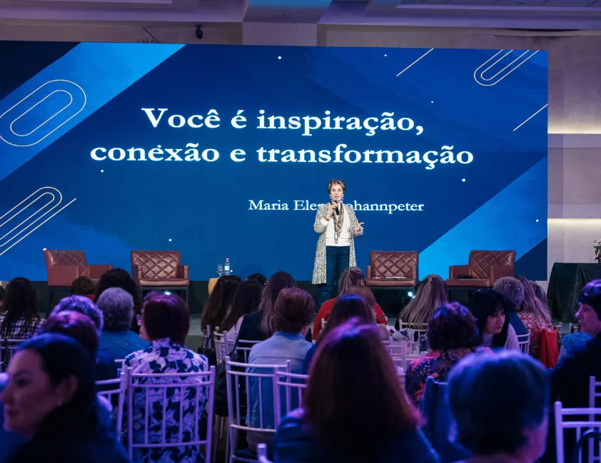 Mulheres participam do Encontro de Mulheres da Cooperativa Vinícola Aurora no Dall’Onder Grande Hotel, em Bento Gonçalves