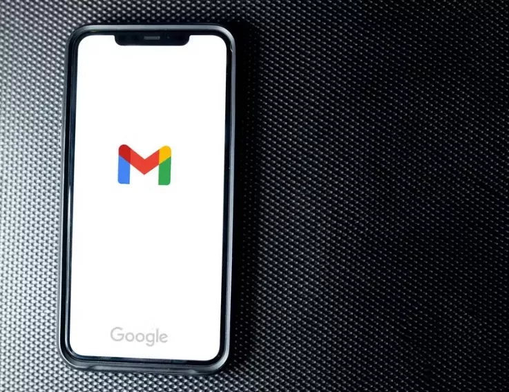 Usuário verifica exposição de senha do Gmail após megavazamento global de dados