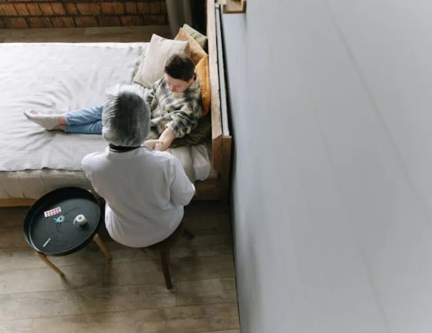 Cerca de 80% desses tumores são esporádicos, ou seja, não vêm da herança genética, mas de fatores ambientais e de estilo de vida — como dieta, sono, estresse e exposição a substâncias nocivas.