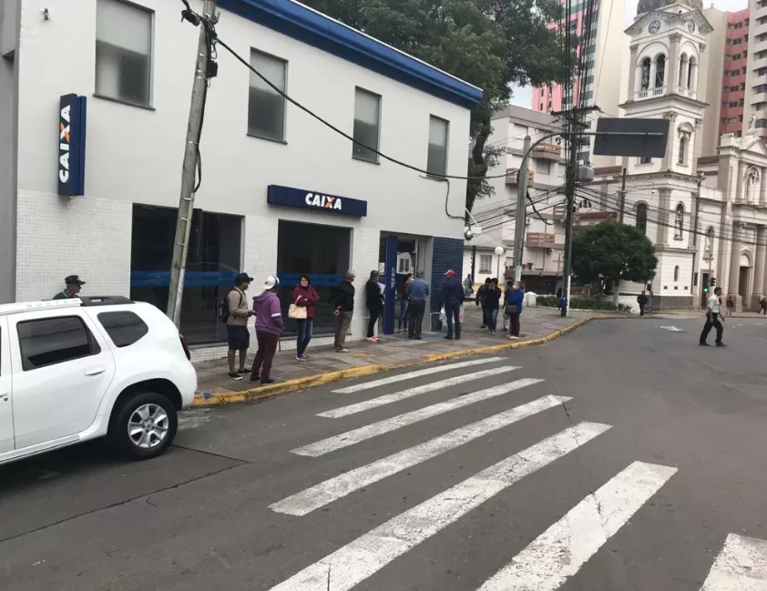 Fachada da Caixa Econômica Federal, que lança novo concurso com salários de até R$ 14,9 mil.