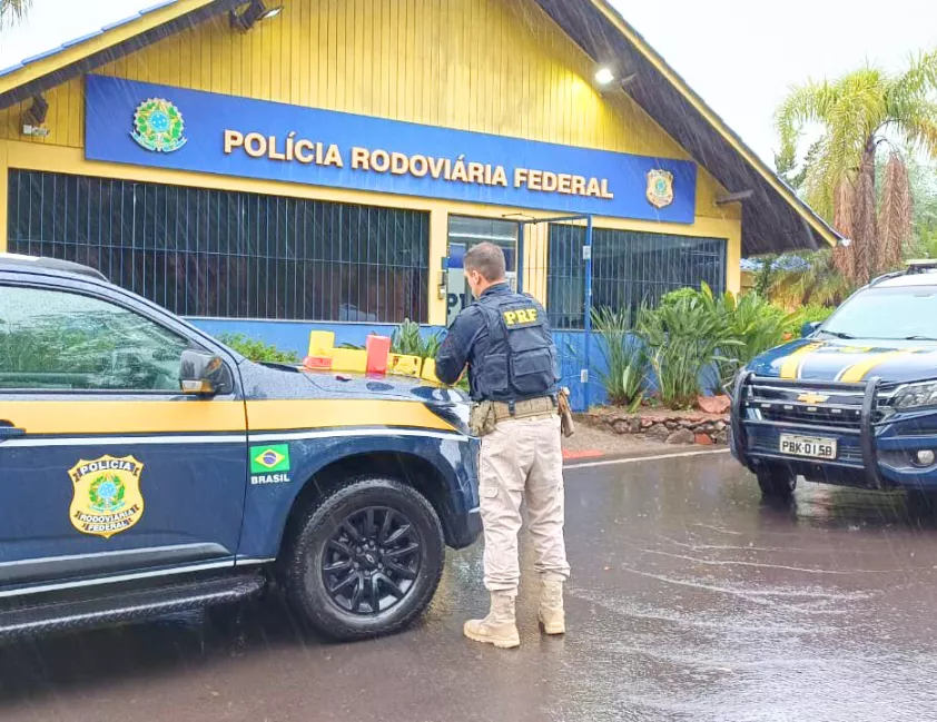 RF apreende cinco quilos de cocaína em Fiat Mobi durante abordagem na BR-470 em Bento Gonçalves