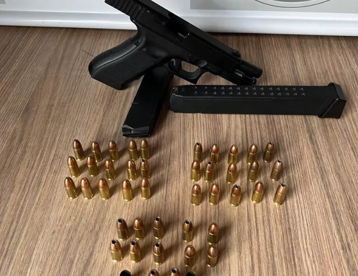 Arma e munições apreendidas pela Brigada Militar após disparos no bairro Santa Marta, em Bento Gonçalves.