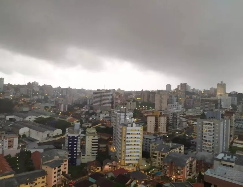 Chuva no RS retorna na quarta e se mantém até o fim de semana, com trovoadas em algumas áreas.