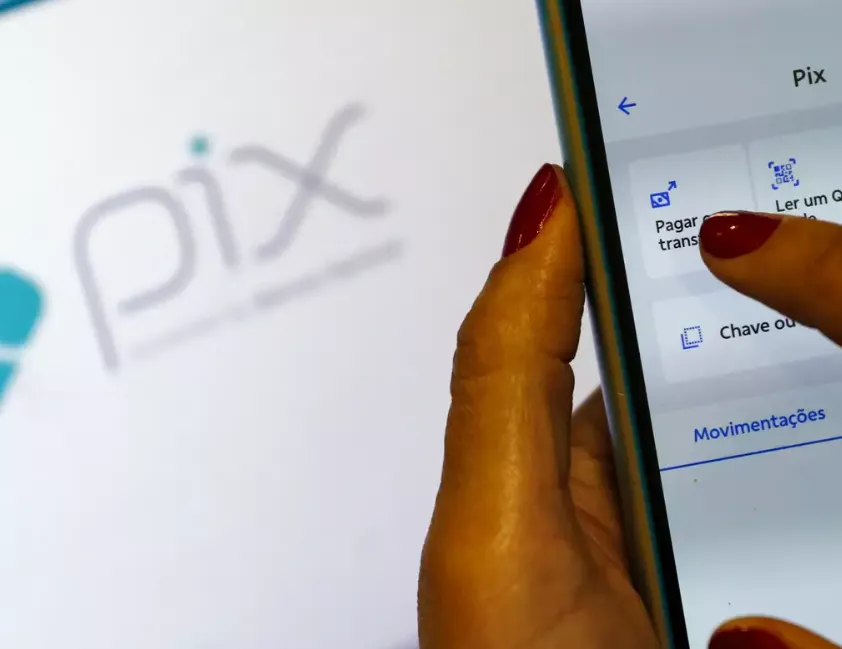 Tela de celular mostrando opção de bloqueio de chaves Pix no aplicativo bancário