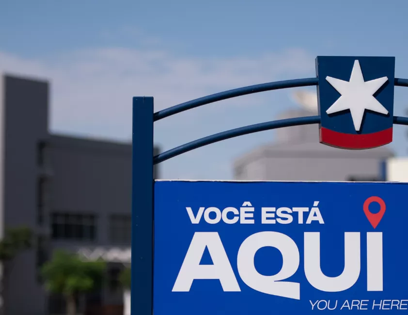 Fachada da Universidade de Caxias do Sul, destaque no RUF 2025 entre universidades