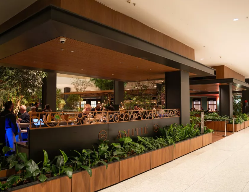 Com mais de 110 prêmios nacionais e internacionais o novo espaço Vinícola Amitié  das empresárias Juciane Casagrande Doro e Andréia Gentilini, oferece degustações, miniaulas, eventos e confrarias, além de uma gastronomia exclusiva e harmonizada .Créditos: Caio Franco