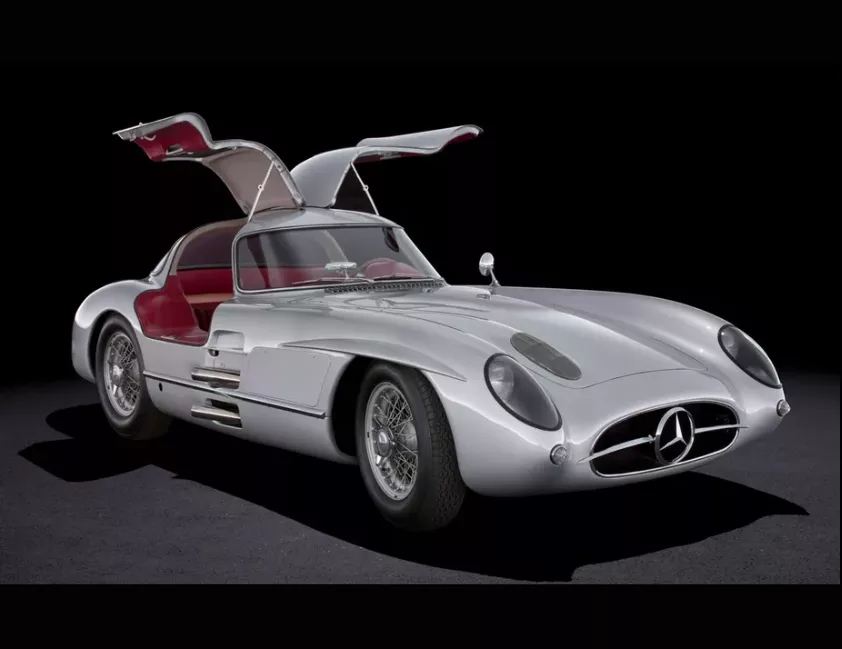 Um dos carros mais caros da história Mercedes-Benz 300 SLR Uhlenhaut Coupé de 1955 no museu da marca,