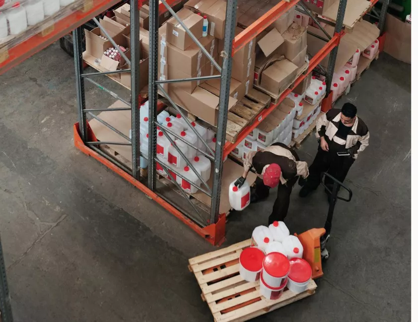 Desemprego RS cai a 4,1% no 3º trimestre de 2025, menor taxa desde 2012, segundo IBGE.