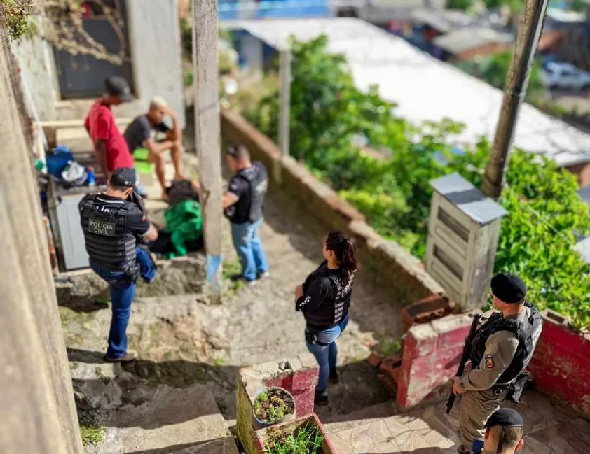 Operação Cerco Fechado reforça patrulhamento e abordagens da BM e Polícia Civil em bairros de Bento Gonçalves.