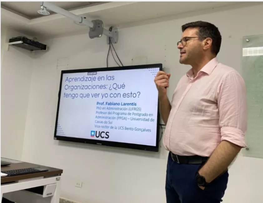 Fabiano Larentis UCS esteve na Universidad de Cartagena com foco em pesquisa e aprendizagem