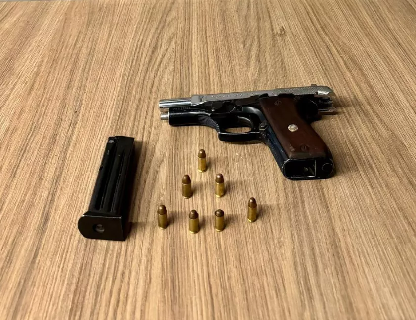 Arma apreendida pela Brigada Militar com menor no bairro Del Fiori em Carlos Barbosa.