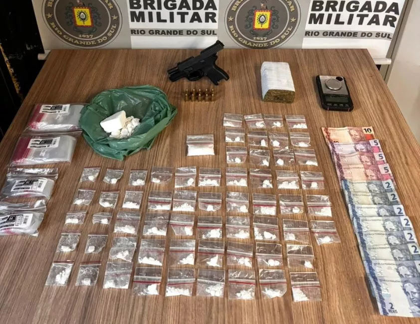 Ação da Brigada Militar em Garibaldi durante operação no Centro resulta em abordagem que levou à apreensão de armas e drogas.