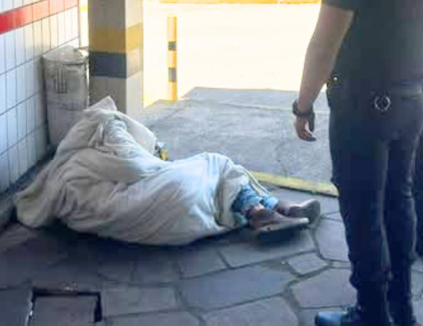 Foragido condenado por furto, roubo e embriaguez ao volante é preso pela Guarda Civil Municipal na rodoviária de Bento Gonçalves.