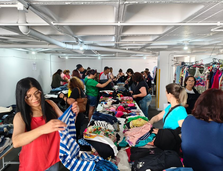 Liga abre Bazar de Natal com opções de presentes e programação até sexta