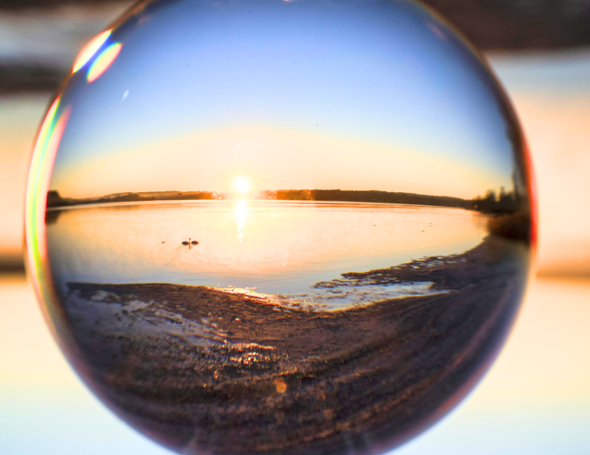 Como o portal de hoje pode realinhar seus objetivos e livrar-se do que não serve mais para 2026 com leveza e prosperidade? Confira os rituais